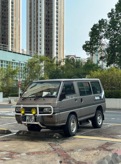 三菱得利卡d5平行進口，三菱得利卡二手車