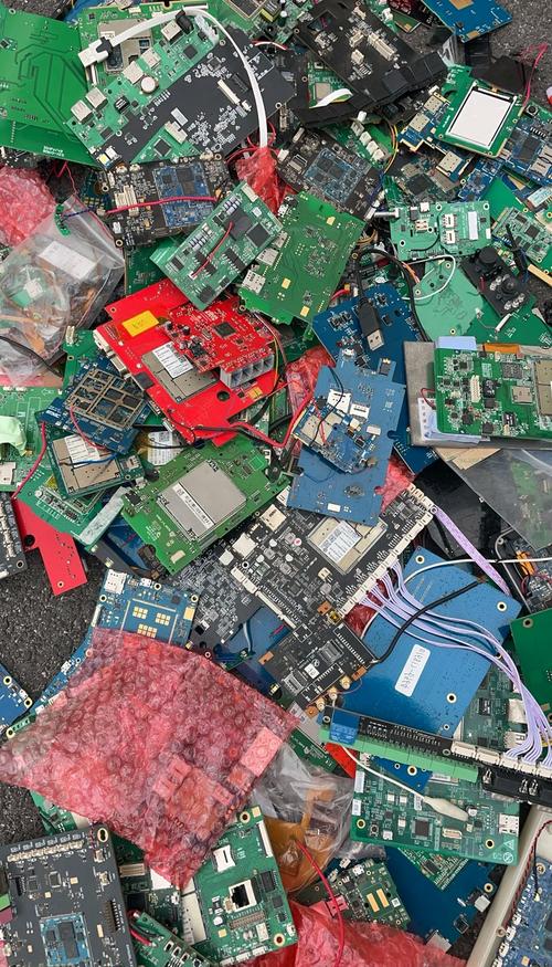 線路板破碎回收處理設備，廢電路板回收多少錢一斤