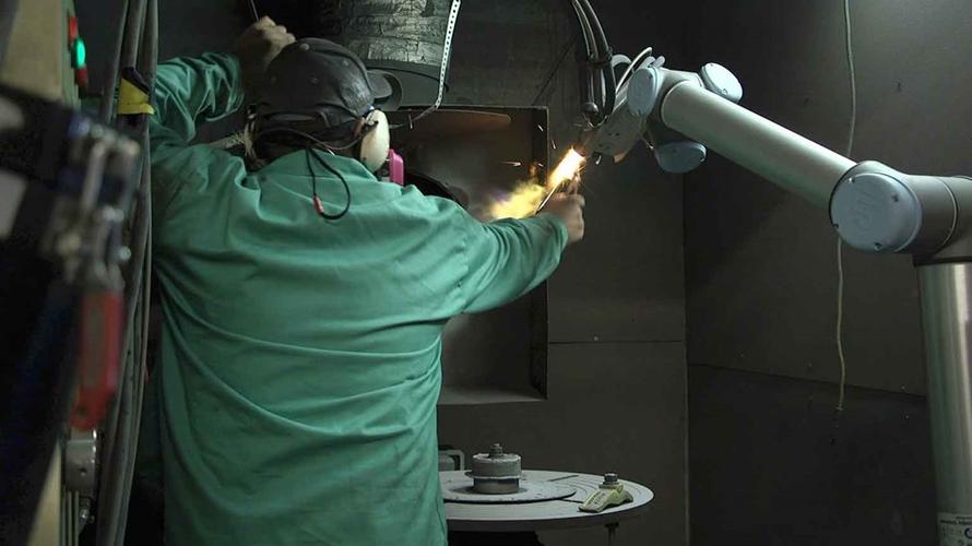 優傲機器人維修