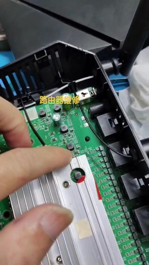 新媒體風格：路由器線路板維修視頻教程