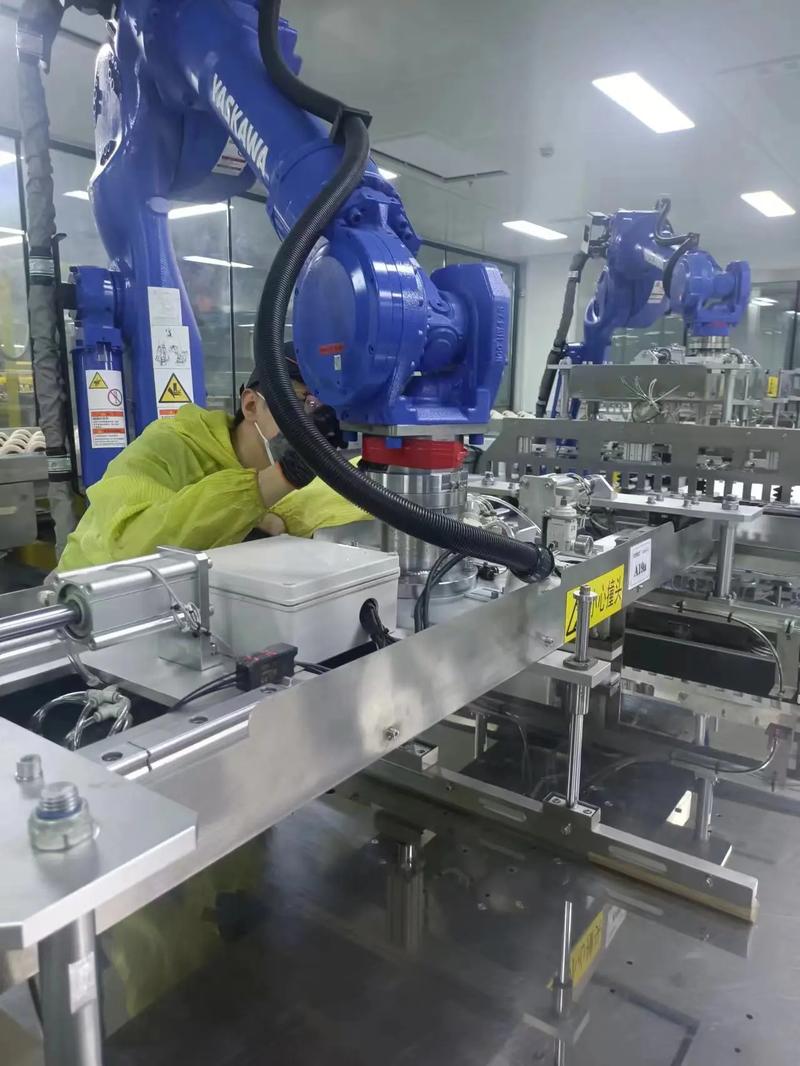 機器人維修保養指的是對機器人進行日常檢查、保養以及維修和維護的工作，在機器人行業起著至關重要的作用。隨著機器人使用的不斷增加，維修保養也成為了人們關注的焦點。本文將探討機器人維修保養的重要性以及如何進行有效的維修保養工作。