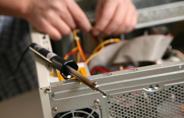 維修機器人：解決電腦問題的利器