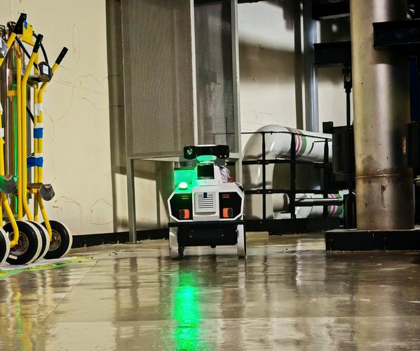 自學維修機器人：從視頻中探索技能