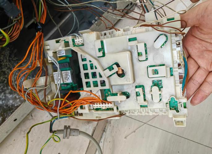 西門子洗衣機電路板在保修范圍內嗎，西門子洗衣機電路板故障原因
