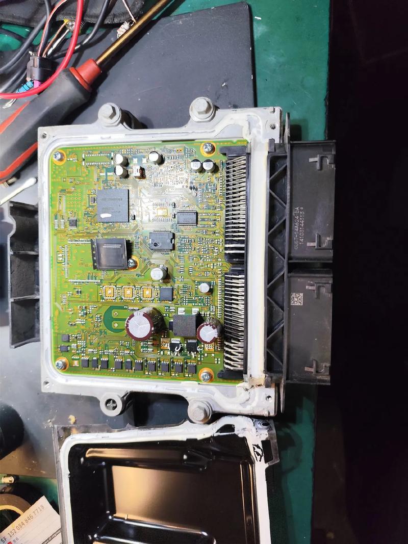 賽納汽車發動機線路板維修