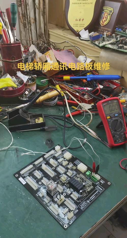 電梯線路板維修：解決故障，保障乘客安全