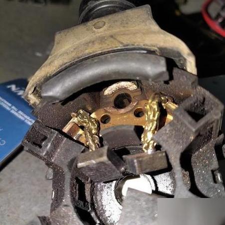 電機碳刷冒火花修理方法，電機碳刷壞了的表現