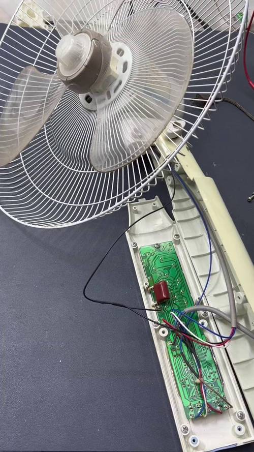 風扇燈電路板維修視頻：解決你的故障困擾
