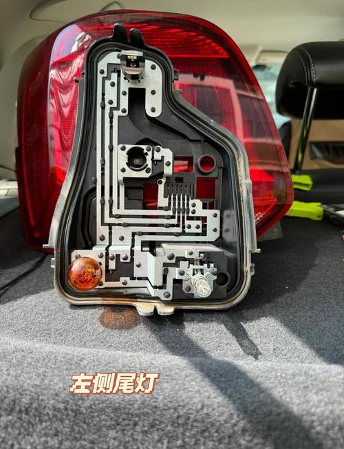 高爾夫4尾燈線路板維修指南