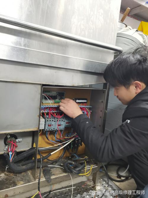 鶴壁智能餐飲機(jī)器人維修：提供高效便捷的維修服務(wù)